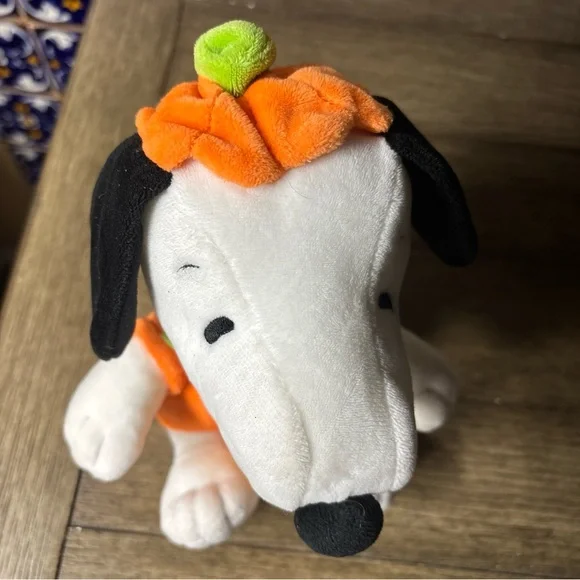 Halloween pumpkin Snoopy Plush Toy by hallmark used - Picture 2 of 16